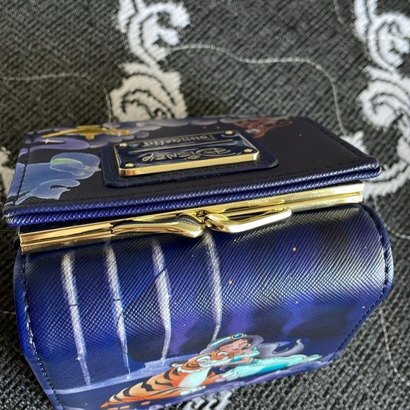 Disney Jasmine Loungefly wallet - Picture 3 of 4